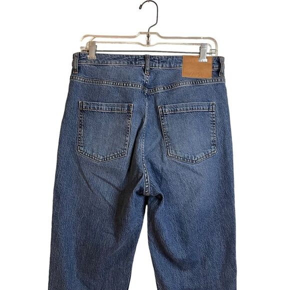 Zara medium wash raw hem jeans. Size 8 - Picture 8 of 9